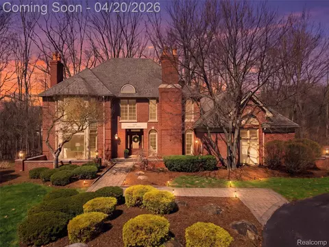 366 Sycamore Ct, Bloomfield Hills, MI 48302