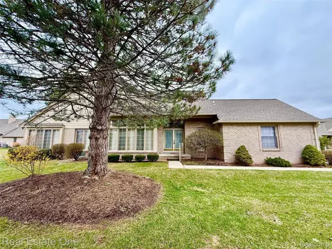 42827 Matthew Dr, Sterling Heights, MI 48313
