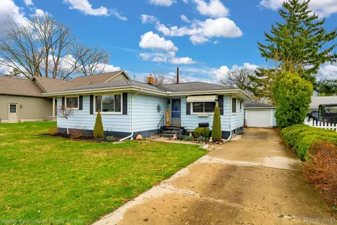 3126 Elk St, Port Huron, MI 48060