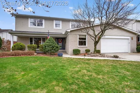 3679 Heatherwood Ct, Rochester Hills, MI 48309