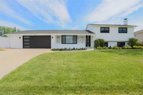 38146 Mast St, Harrison, MI 48045