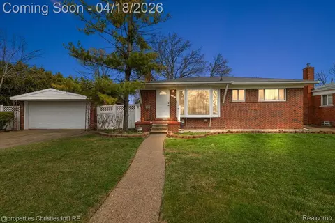22801 Garfield St, Saint Clair Shores, MI 48082