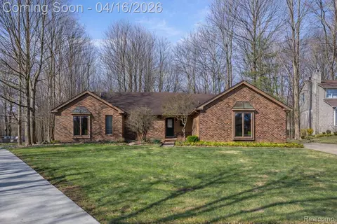 6482 Denton Ct, Troy, MI 48098