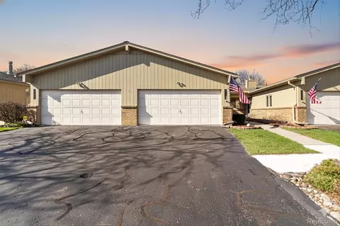 12342 Pinecrest Dr, Plymouth, MI 48170