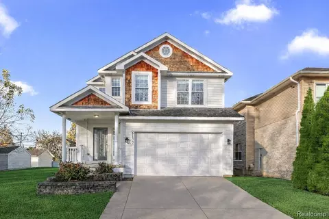 2136 Brock St, Keego Harbor, MI 48320