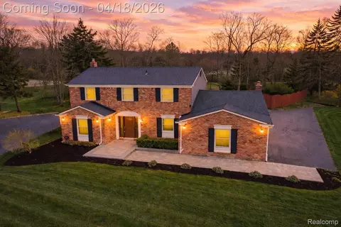 19965 Beverly Rd, Beverly Hills, MI 48025