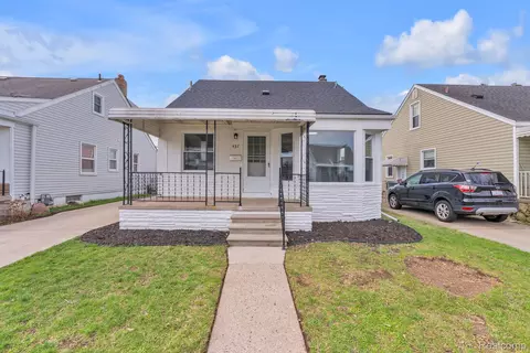 437 Mayflower Ave, Lincoln Park, MI 48146