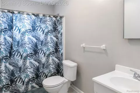 Bath - 9263 Sylvia St, Taylor, MI 48180 photo 1 of 2