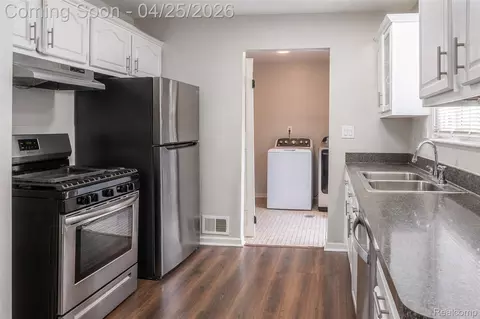 Kitchen - 9263 Sylvia St, Taylor, MI 48180 photo 1 of 2