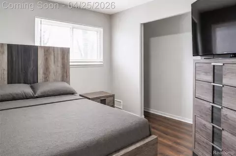 Bedroom - 9263 Sylvia St, Taylor, MI 48180 photo 3 of 6