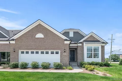 42823 Arbor Dr, Clinton Township, MI 48038