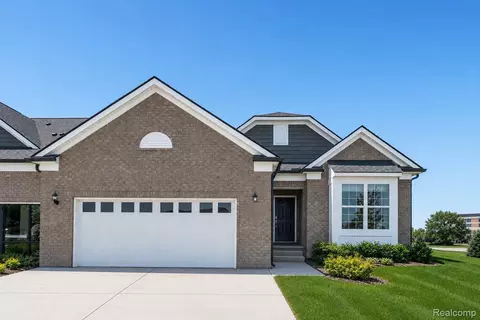 42823 Arbor Dr, Clinton Township, MI 48038