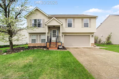 7318 Royal Troon Dr, Ypsilanti, MI 48197