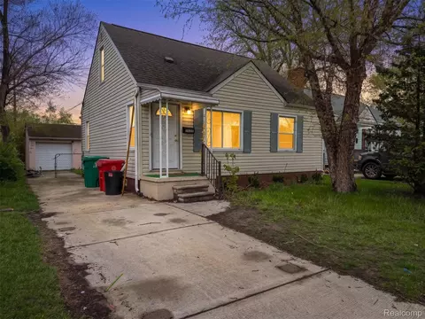 24811 Valley Ave, Eastpointe, MI 48021