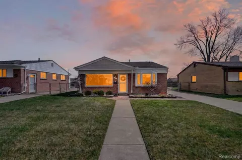 15675 Mulberry St, Southgate, MI 48195