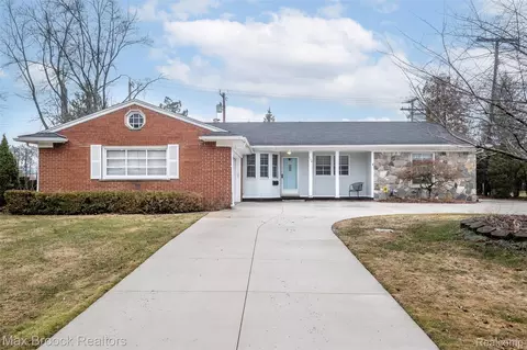 138 S Cranbrook Cross Rd, Bloomfield Hills, MI 48301