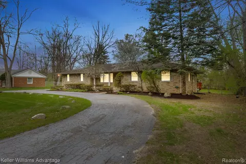 24806 Power Rd, Farmington Hills, MI 48336