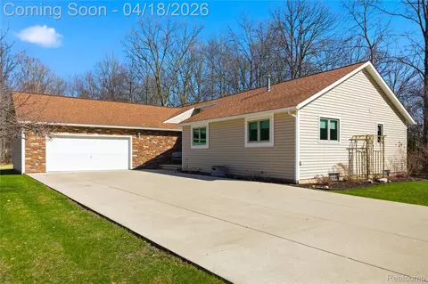 21568 Cass St, Farmington Hills, MI 48335