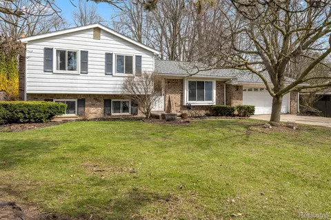 38320 Townhall St, Harrison, MI 48045