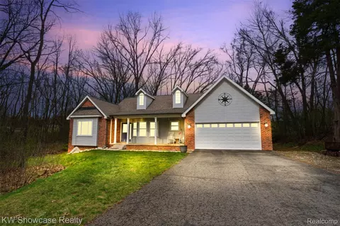 9842 Cedar Island Rd, White Lake, MI 48386