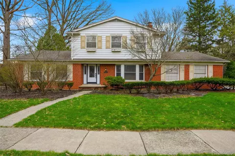 27772 Santa Barbara Dr, Lathrup Village, MI 48076