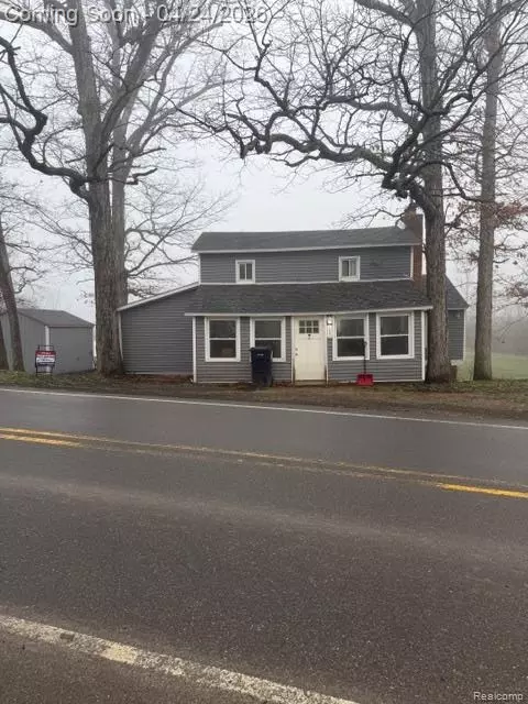 1983 Maxfield Rd, Hartland, MI 48353