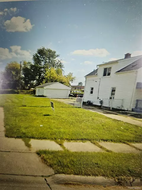 000 Pinehurst, Roseville, MI 48066