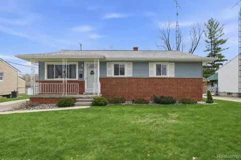5221 Worchester Dr, Swartz Creek, MI 48473