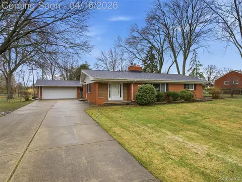 192 Booth Rd, Troy, MI 48085