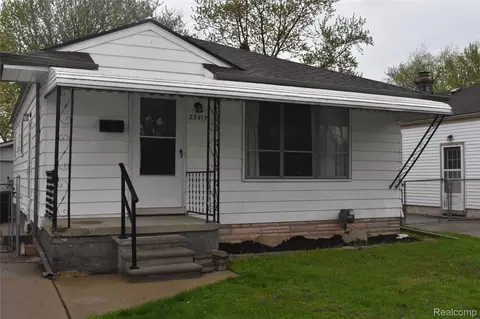 23517 Elmira St N, Saint Clair Shores, MI 48082