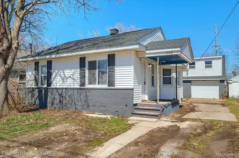 1335 Allen St, Burton, MI 48529