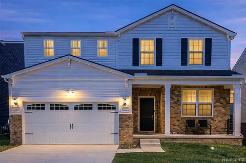 6037 Fieldstone Cir, South Lyon, MI 48178