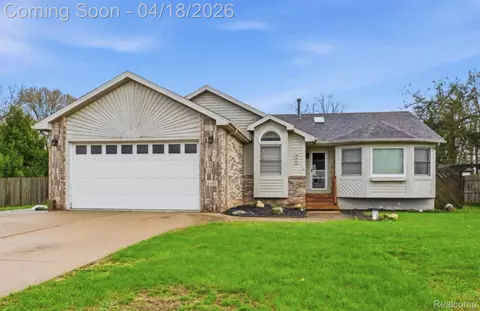 503 W Hamburg St, Pinckney, MI 48169