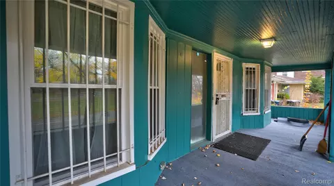 Exterior - 1644 Mason St, Flint, MI 48503 photo 4 of 4