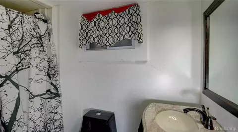 Bath - 1644 Mason St, Flint, MI 48503 photo 3 of 3