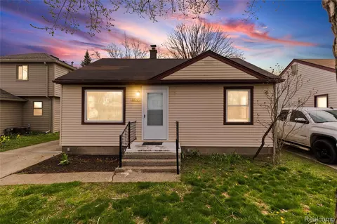 7426 Floral St, Westland, MI 48185