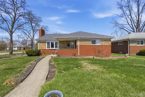 17005 Collinson Ave, Eastpointe, MI 48021