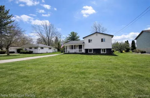 1054 Ransom Dr, Grand Blanc, MI 48507
