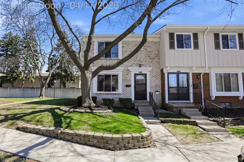 1878 Newporte Ct, Royal Oak, MI 48073
