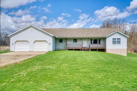 10488 W Grand River Rd, Handy, MI 48836