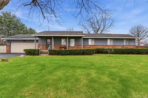 5037 W Court St, Flint, MI 48532