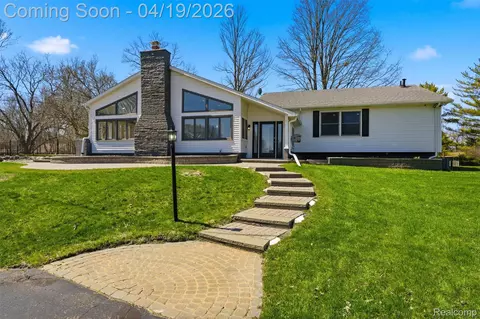 8636 Tindall Rd, Springfield, MI 48350