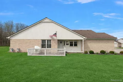 25400 Samantha Dr #41, Chesterfield, MI 48051