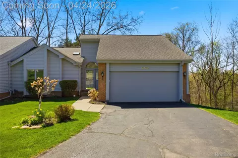 6710 Ridgeview Dr, Independence, MI 48346