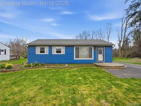 15380 Maxwell Ave, Plymouth, MI 48170