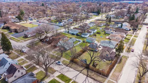 20751 Powers Ave, Dearborn Heights, MI 48125 photo 9