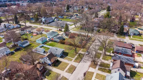 20751 Powers Ave, Dearborn Heights, MI 48125 photo 7