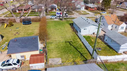 20751 Powers Ave, Dearborn Heights, MI 48125 photo 2