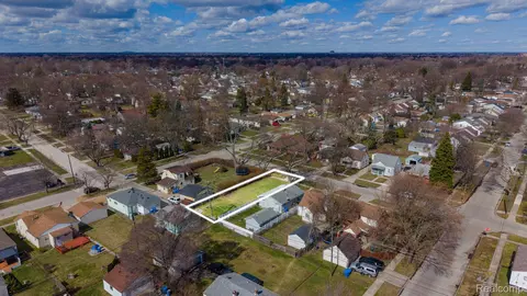 20751 Powers Ave, Dearborn Heights, MI 48125 photo 5