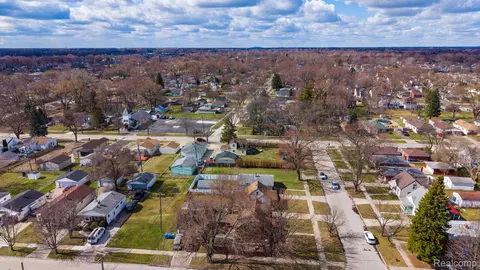 20751 Powers Ave, Dearborn Heights, MI 48125 photo 6